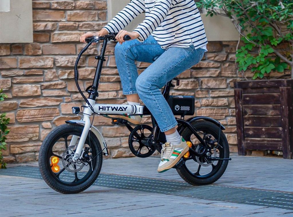 Mobilität zum Mitnehmen: Die klappbaren E-Bikes von HITWAY im Alltagstest