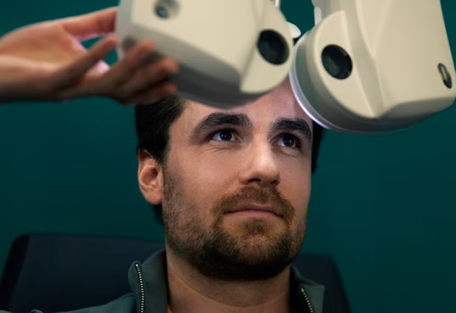 Soins oculaires innovants chez Pearle Opticiens : examens de la vue par des experts et conseils personnalisés
