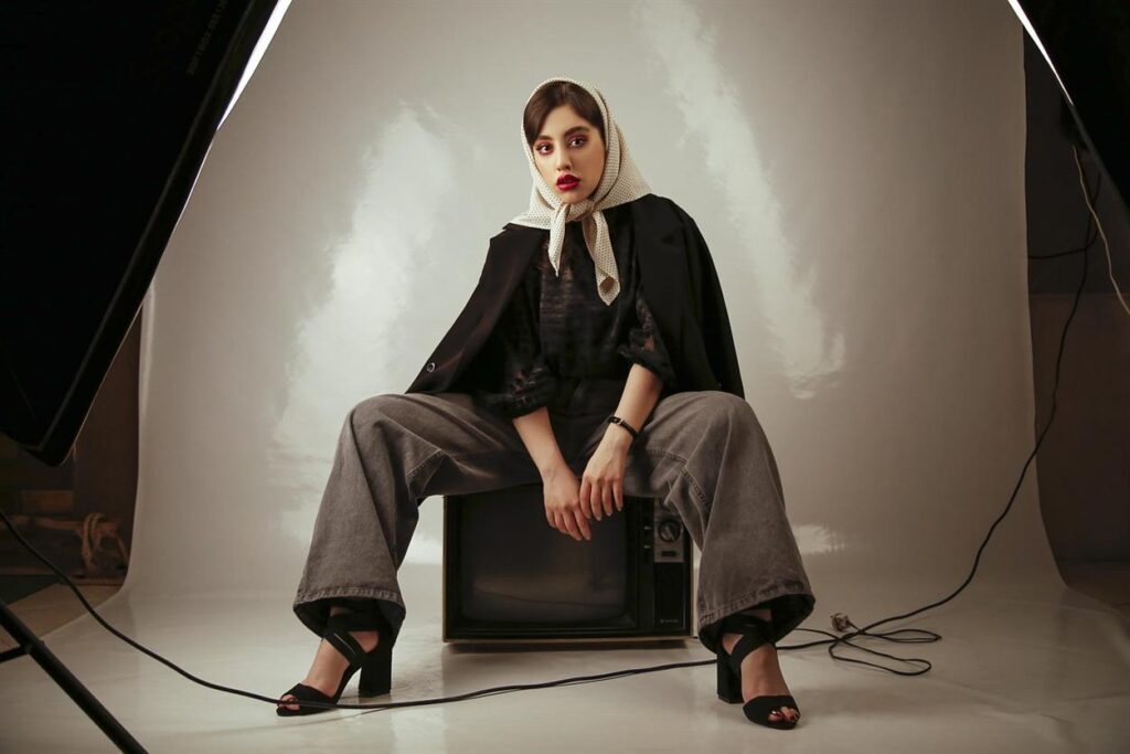 Embracing Glamour: How Guess Continues to Redefine Luxury in Everyday Fashion