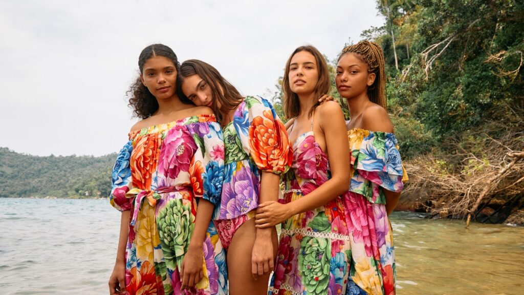 Styling-Tipps für FARM Rio: Wie du die auffälligen Designs in deinen Alltag integrierst