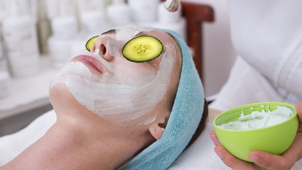 How RODIAL is Redefining Anti-Aging with Cutting-Edge Skincare Technology In the ever-evolving world of skincare, the quest for effective anti-aging solutions remains one of the most pressing concerns. While the market is flooded with products that promise to turn back the clock, few brands deliver the results that today’s consumers expect. Enter RODIAL, a luxury skincare brand that has redefined the anti-aging space with its cutting-edge technology and innovative formulations. By combining scientific advancements with luxurious ingredients, RODIAL has created a powerful line of products that target the visible signs of aging and offer real, transformative results.