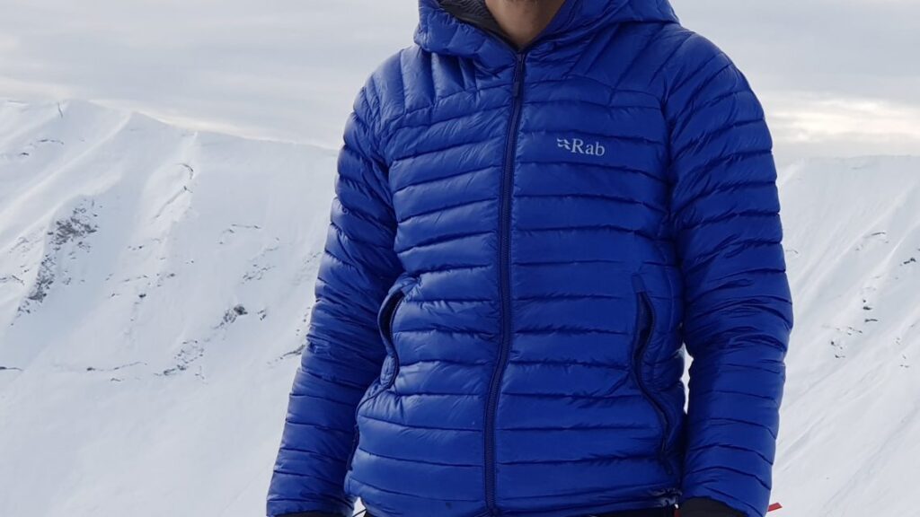 Die perfekte Wahl für Outdoor-Abenteuer: Hardshell- und Regenjacken bei VerticalExtreme