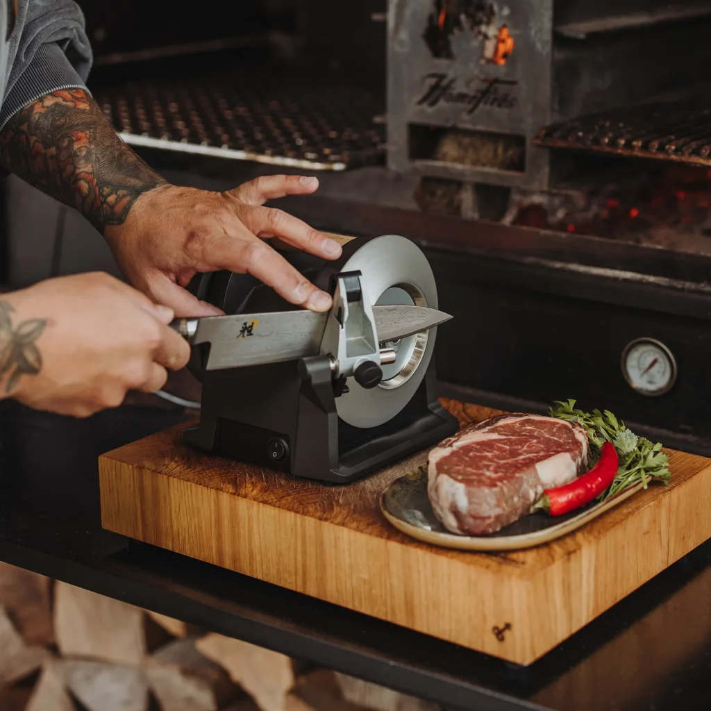 Tormek T-1 Kitchen Knife Sharpener in Carbon Black: Precision Meets Modern Design