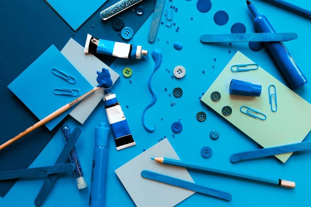 Traditie nieuw leven inblazen: de artistieke renaissance van Heinen Delfts Blauw In het hart van Nederland, waar traditie en modern vakmanschap samenkomen, is Heinen Delfts Blauw uitgegroeid tot een cruciale kracht in de heropleving van Delfts blauw aardewerk, een iconisch symbool van Nederlands erfgoed. Dit artikel gaat dieper in op de manier waarop Heinen Delfts Blauw niet alleen oude kunstvormen behoudt, maar deze ook herinterpreteert voor het hedendaagse tijdperk, waardoor een nieuwe golf van belangstelling voor dit prachtige ambacht ontstaat.