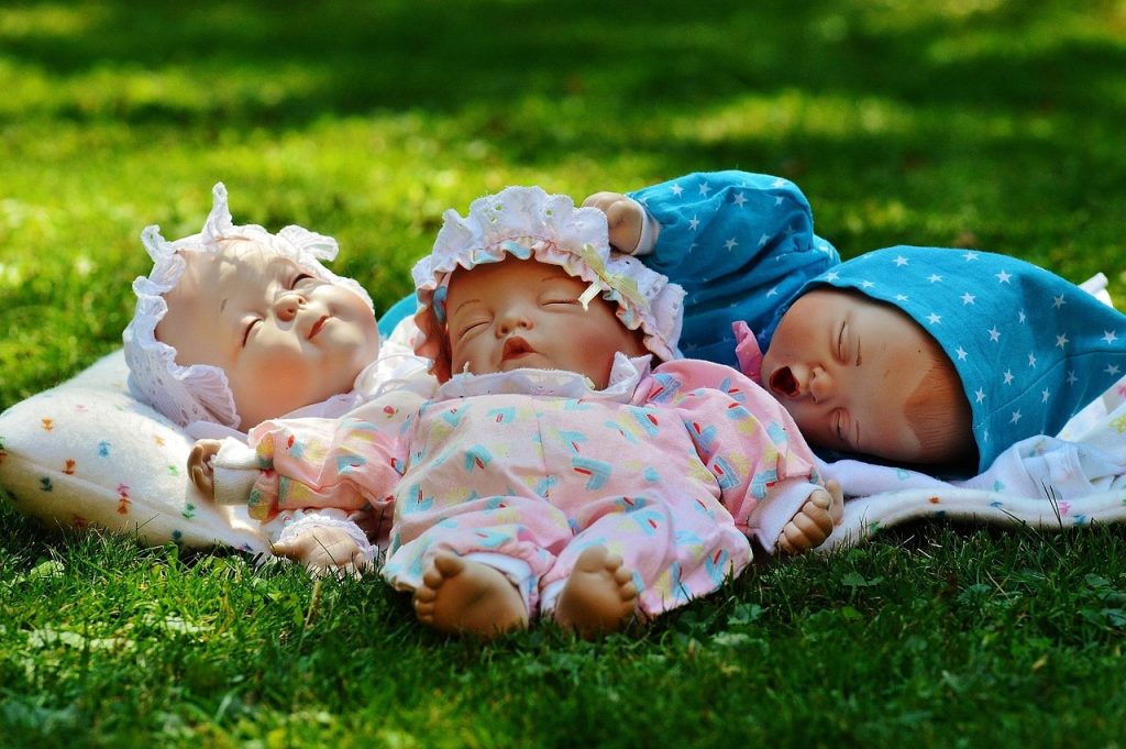 Van de eerste huilbui van een baby tot de eerste zelfverzekerde stapjes: elke mijlpaal is gevuld met emotie, tederheid en zorg. Aan de basis van deze kostbare momenten staat Noukie's, een geliefde partner voor gezinnen over de hele wereld. Het merk biedt babybenodigdheden die niet alleen prachtig zijn ontworpen, maar ook diepgeworteld in kwaliteit, veiligheid en liefde.