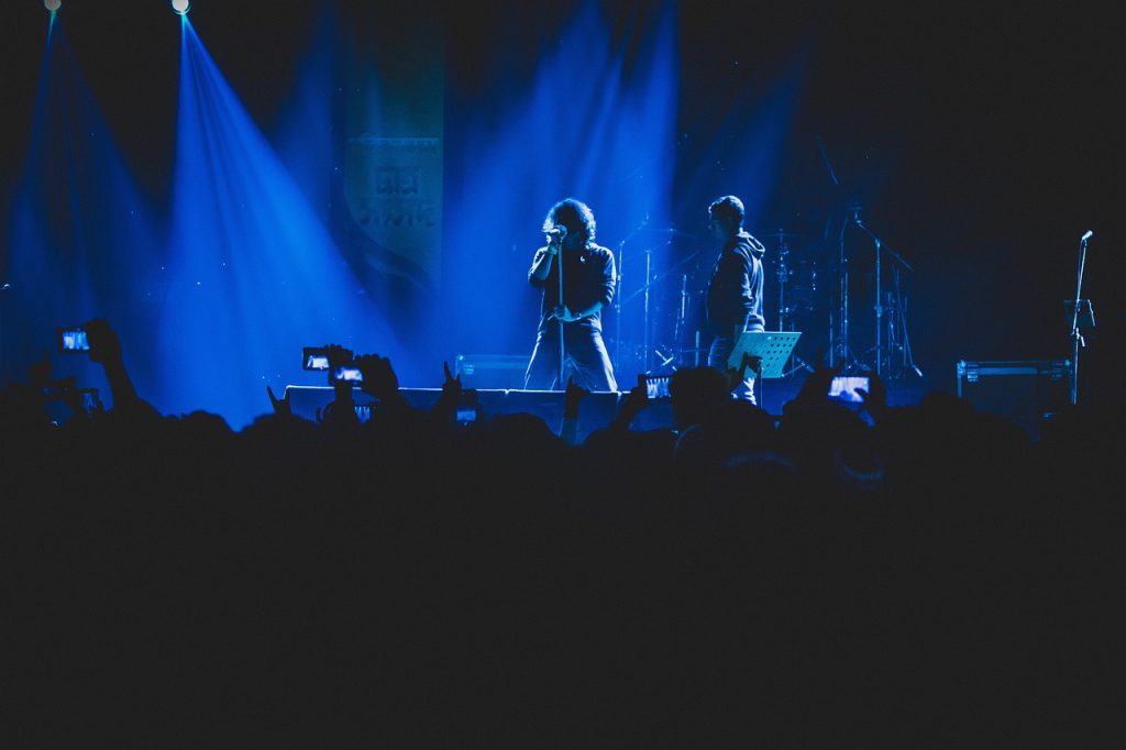 In een wereld waarin live-evenementen een integraal onderdeel zijn van onze entertainmentcultuur, is het proces van het kopen van tickets geëvolueerd. We hoeven niet langer in lange rijen te staan ​​of te worstelen om een ​​stoel te bemachtigen bij onze favoriete concerten, festivals of sportwedstrijden. Dankzij platforms als Topticketshop is het kopen van evenemententickets eenvoudiger, veiliger en handiger dan ooit tevoren. Of u nu een doorgewinterde evenementenbezoeker bent of voor het eerst tickets koopt, Topticketshop zorgt ervoor dat u elke keer een naadloze ervaring hebt.