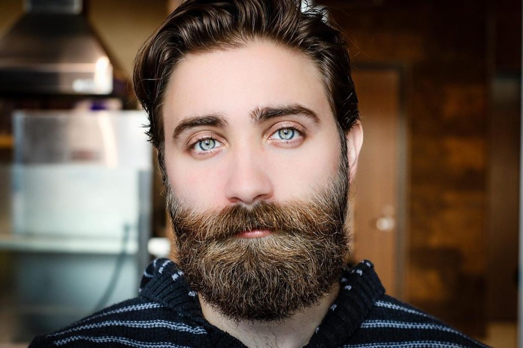 Darkly Exotic, Deeply Distinctive: Why ZOUSZ is Redefining Men’s Grooming Luxury isn’t loud. It doesn’t beg for attention—it simply commands it. At ZOUSZ, we’ve reimagined men’s grooming through this lens. Bold yet refined. Understated yet unforgettable. Welcome to a world where grooming goes beyond utility—into the realm of ritual, power, and presence. Darkly exotic. Deeply distinctive. These are the words that define ZOUSZ. And this is the standard that’s changing the face of men’s grooming.