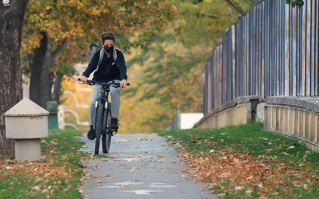 In der dynamischen Welt des Transports definieren TENWAYS E-Bikes die Art und Weise, wie sich Menschen fortbewegen, neu und bieten eine Mischung aus Komfort, Nachhaltigkeit und Spannung. Als deutsche Marke an der Spitze der E-Bike-Innovation hat TENWAYS Elektrofahrräder entwickelt, die sich nahtlos vom täglichen Pendeln bis zum Wochenendabenteuer eignen. Dieser Artikel untersucht die Vielseitigkeit von TENWAYS E-Bikes und wie sie das Fahrraderlebnis für Stadtbewohner und Outdoor-Enthusiasten gleichermaßen verändern.