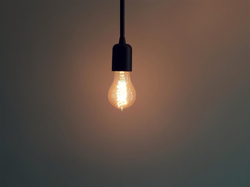Tolle Angebote, große Ersparnisse: Warum Gluehbirnebillig.de deutsche Haushalte erhellt In Zeiten, in denen Energieeffizienz und Erschwinglichkeit wichtiger sind als je zuvor, sticht eine Marke auf dem deutschen Beleuchtungsmarkt hervor: Gluehbirnebillig.de. Gluehbirnebillig.de ist dafür bekannt, unschlagbare Preise mit Qualitätsprodukten und hervorragendem Service zu kombinieren und wird schnell zur Anlaufstelle für alle, die ihre Beleuchtung aufrüsten möchten, ohne zu viel auszugeben. Von klassischen Glühbirnen bis hin zu Smart-Home-Lösungen bietet die Plattform eine riesige Auswahl an Beleuchtungsprodukten, mit denen Sie Ihre Räume einfacher denn je erhellen – und dabei auch noch Geld sparen können.