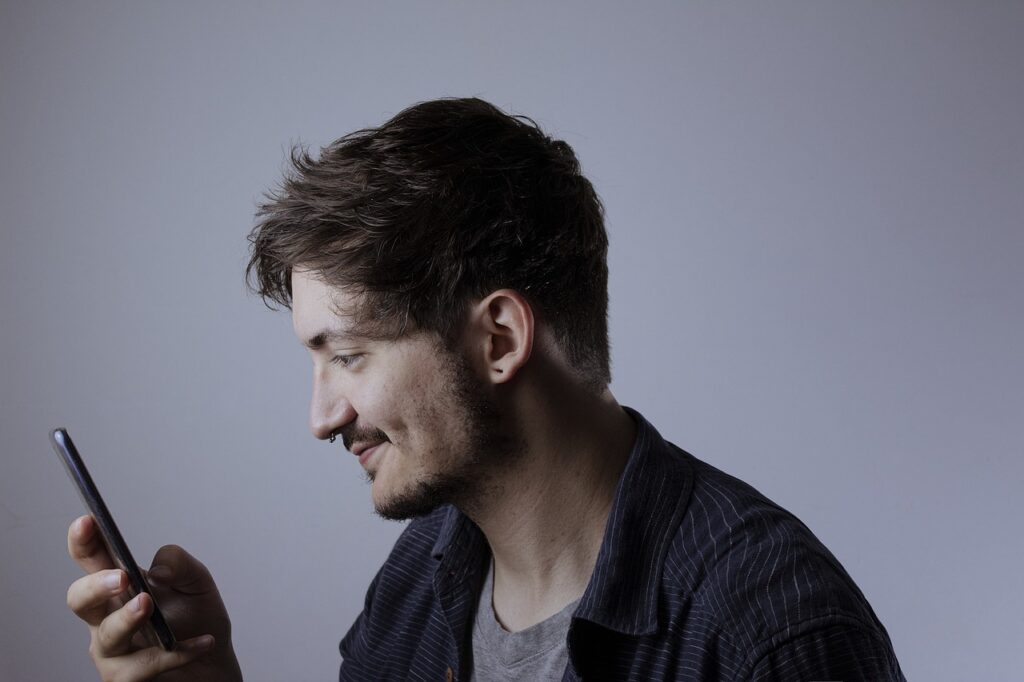 Nu de wereld steeds digitaler wordt, is de vraag naar betrouwbare, snelle en duurzame telecommunicatiediensten groter dan ooit. KPN, de toonaangevende telecommunicatieprovider in Nederland, staat voorop in deze transformatie en revolutioneert de manier waarop we verbinding maken, communiceren en omgaan met technologie. Door voortdurende innovatie en een diepe toewijding aan duurzaamheid, vormt KPN niet alleen de toekomst van telecommunicatie, maar helpt het ook een meer verbonden en duurzame wereld te creëren.