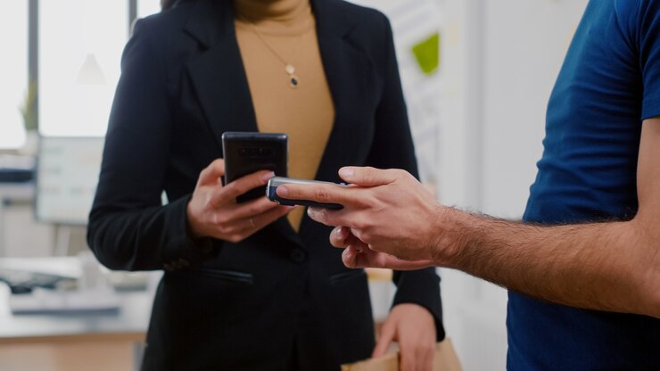 Reducing E-Waste: The Impact of Trading In vs. Buying New with Sell.UR.co.uk