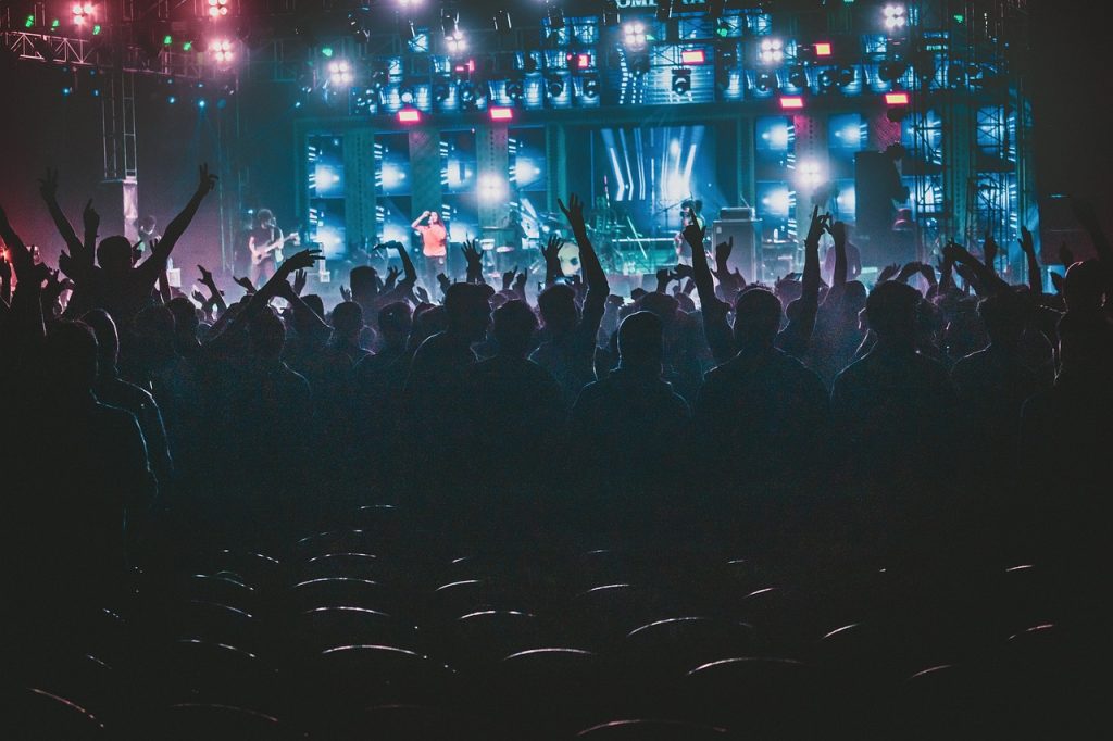 Ontdek de beste evenementen bij jou in de buurt: hoe Topticketshop jouw ticketaankoopervaring vereenvoudigt In de moderne wereld is het ontdekken en bijwonen van evenementen die bij jouw interesses passen nog nooit zo makkelijk geweest. Of je nu een muziekliefhebber bent die graag je favoriete band wil zien, een sportliefhebber die je lokale team aanmoedigt of iemand die op zoek is naar een leuk avondje uit in het theater, Topticketshop is jouw go-to platform om tickets te bemachtigen voor de beste evenementen. Topticketshop is een toonaangevend ticketplatform in Nederland en stroomlijnt het ticketkoopproces, en biedt een gemakkelijke en efficiënte manier om toegang te krijgen tot evenementen bij jou in de buurt.