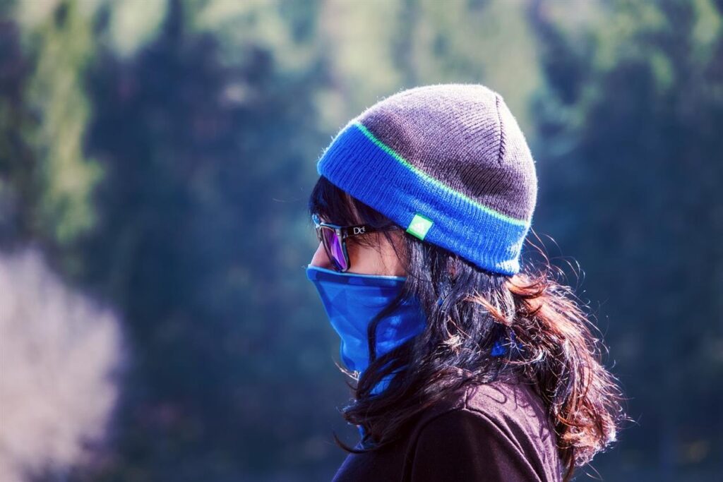 In our increasingly urbanized world, air quality has become a significant concern. Whether you're a city dweller facing pollution or an outdoor enthusiast tackling allergens and dust, having the right protective gear is essential. Enter the RZ MASK, a versatile product designed to address air quality issues while enhancing outdoor experiences. This article explores the multifaceted uses of the RZ MASK and how it seamlessly integrates into various lifestyles.