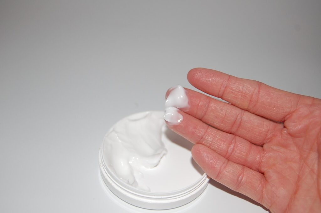 Blijf prachtig: ZIE ER FANTASTISCH UIT Exclusieve aanbiedingen, gratis cadeaus en topmerken In de wereld van beauty kan het vinden van een retailer die kwaliteit, variatie en waarde combineert als een droom voelen. Voor beautyliefhebbers in Nederland en heel Europa maakt LOOKFANTASTIC die droom werkelijkheid. Als toonaangevende online beautybestemming in Europa biedt LOOKFANTASTIC een ongeëvenaarde winkelervaring, met exclusieve deals, gratis geschenken en een brede selectie topmerken. Dit is waarom LOOKFANTASTIC jouw go-to zou moeten zijn voor alles wat met beauty te maken heeft.