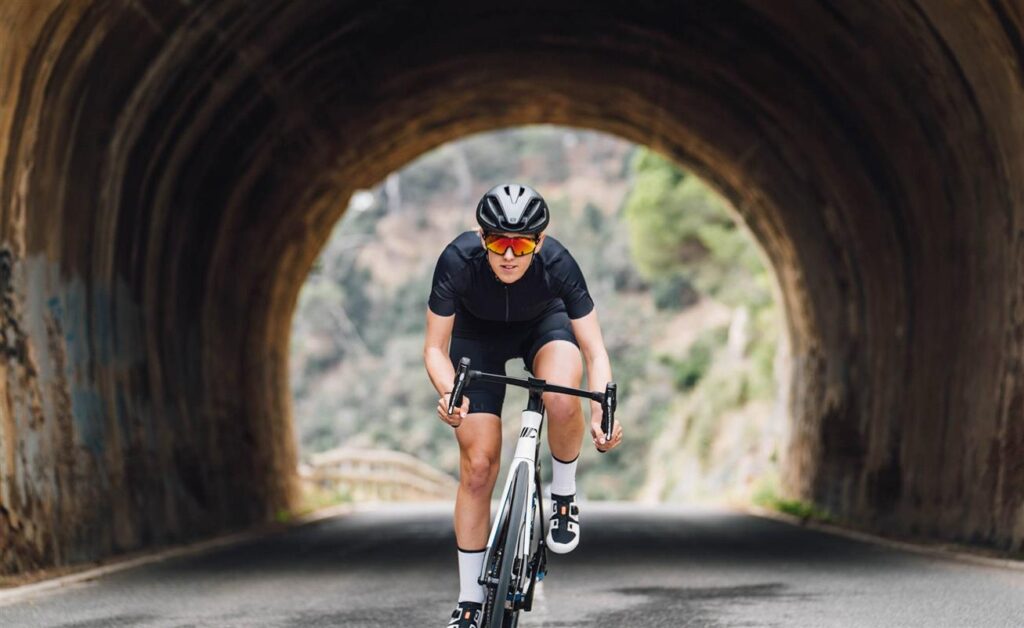 Elevating the Ride: Why Le Col is the Go-To Brand for High-Performance Cycling Apparel