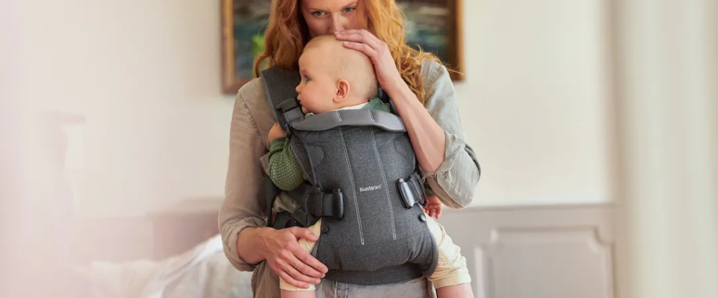 5 formas en que las mochilas portabebés de BabyBjörn apoyan el desarrollo de tu bebé mientras te mantienen con las manos libres