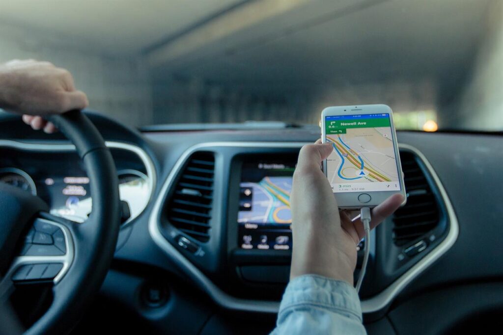 One2track verkennen: de toekomst van GPS-horloges voor kinderen en senioren In de snelle wereld van vandaag is het belangrijker dan ooit om in contact te blijven met onze dierbaren, vooral als het gaat om het waarborgen van de veiligheid van kinderen en senioren. One2track, een toonaangevend merk gevestigd in Nederland, herdefinieert hoe families in contact blijven en elkaar in de gaten houden met zijn innovatieve assortiment GPS-horloges. One2track is speciaal ontworpen voor kinderen en ouderen en biedt een eenvoudige, betrouwbare en effectieve manier om ervoor te zorgen dat uw dierbaren veilig zijn terwijl ze genieten van hun onafhankelijkheid.