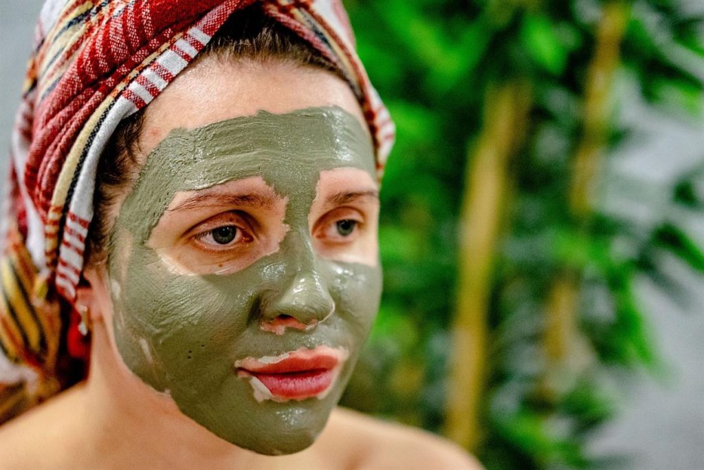 Van allergieën tot innovatie: hoe klei en glans de huidverzorging veranderen De reis van huidverzorgingsinnovatie begint vaak met een persoonlijke strijd, en voor Clay And Glow was die strijd een drijvende kracht achter de oprichting ervan. Wat begon als een reactie op aanhoudende allergische reacties, is nu getransformeerd tot een baanbrekend huidverzorgingsmerk dat mensen in staat stelt om effectieve, veilige en stijlvolle huidverzorging te omarmen.