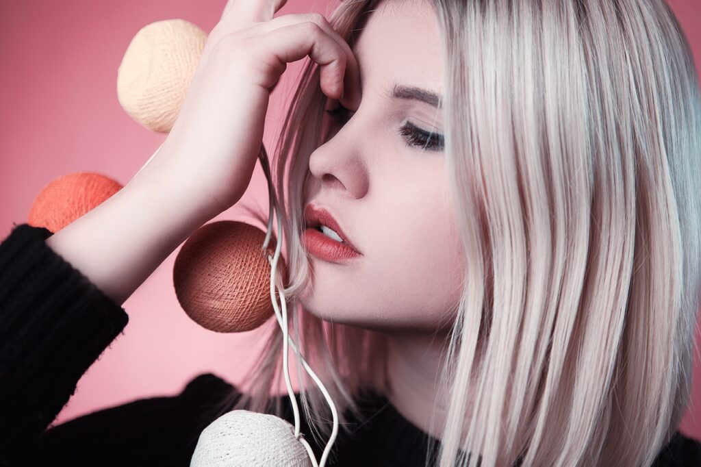 In de snelle wereld van beauty, waar trends snel veranderen, springt één naam eruit als een consistente leider: LOOKFANTASTIC. Deze Britse online beautyretailer, opgericht in 1996, is uitgegroeid tot een populaire bestemming voor beautyliefhebbers in heel Europa en biedt een one-stop-shoppingervaring die alles omvat van premium huidverzorging tot innovatieve haarverzorgingsproducten. Tegenwoordig is LOOKFANTASTIC meer dan alleen een beautyretailer; het is een bloeiende beautyhub die meer dan 14.000 producten van meer dan 550 merken samenbrengt en een uitgebreide selectie biedt voor elke beautybehoefte.