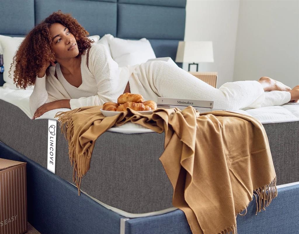 Experience Cloud-Like Comfort: The Lincove Cloud Hybrid Mattress