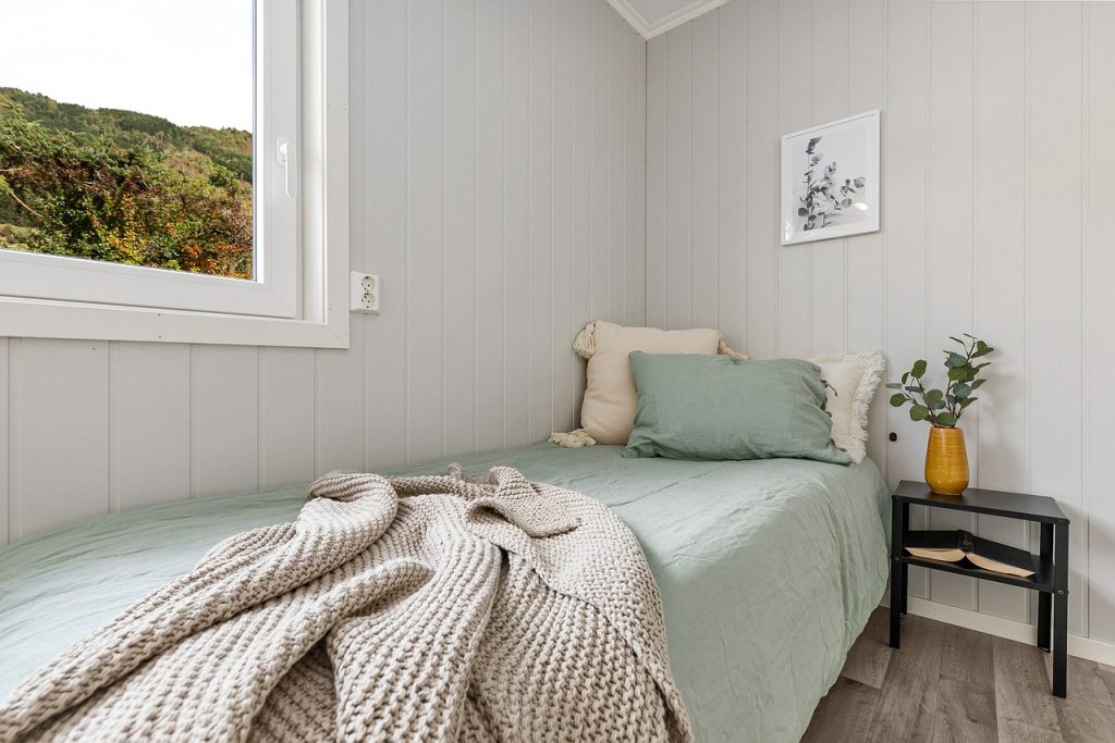Wake Up to Wellness: The Benefits of Choosing Zonli’s Eco-Conscious Sleep Solutions In the quest for better sleep and overall wellness, many of us overlook a crucial factor: the environmental impact of the products we use. As we become more conscious of how our daily choices affect the planet, the demand for eco-friendly products has surged. Zonli, a brand committed to sustainability, is leading the charge in offering sleep solutions that are as good for the Earth as they are for your well-being. When it comes to getting a good night’s sleep, comfort is key. However, in today’s world, it’s no longer enough to simply choose products that help us rest—we also want to ensure that these products are made responsibly. Zonli’s eco-conscious sleep solutions allow you to sleep peacefully, knowing that you’re making a positive impact on the environment.