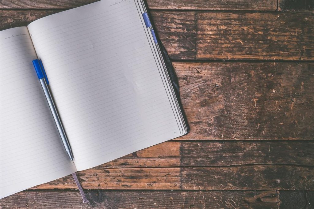 MOYU 101: So verwenden und verwenden Sie Ihr löschbares Notizbuch wieder In einer Welt, in der Nachhaltigkeit und Innovation Hand in Hand gehen, bietet MOYU die ultimative umweltfreundliche Lösung: ein Notizbuch, das nie ersetzt werden muss. Ja, Sie haben richtig gelesen! Mit löschbarem Steinpapier gibt Ihnen MOYU die Möglichkeit zu schreiben, zu löschen und wiederzuverwenden – und spart dabei Bäume und reduziert den Abfall. Aber wie genau funktioniert dieses magische Notizbuch? Keine Sorge, das ist kein Hexenwerk. Hier ist Ihr vollständiger MOYU 101-Leitfaden, um das Beste aus Ihrem löschbaren Notizbuch herauszuholen.