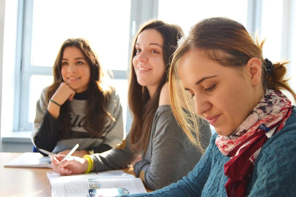 Connecter les cultures : comment ITALKI révolutionne l’apprentissage des langues Dans notre monde de plus en plus globalisé, la capacité de parler plusieurs langues est devenue plus qu’une simple compétence précieuse ; c'est un pont qui relie diverses cultures et favorise la compréhension mutuelle. ITALKI est une plateforme qui révolutionne l’apprentissage des langues. En tant que premier service d'apprentissage des langues en ligne, ITALKI a transformé les méthodes traditionnelles d'acquisition de nouvelles langues en mettant en relation les apprenants avec des enseignants natifs du monde entier. Cet article examine comment ITALKI remodèle le paysage de l'apprentissage des langues et son impact sur les échanges culturels.