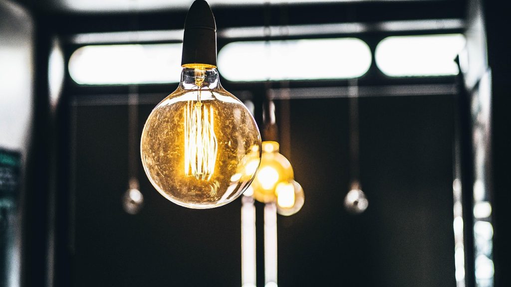 Hoe Gloeilamp Goedkoop de Europese markt veroverde met betaalbare verlichting In de wereld van woningverbetering en interieurontwerp speelt verlichting een cruciale rol bij het creëren van de perfecte sfeer. Toch konden de kosten van hoogwaardige lampen en lichtbronnen jarenlang onbetaalbaar zijn. Maak kennis met Gloeilampgoedkoop.nl, een merk dat de verlichtingsindustrie revolutioneerde door prachtige, betrouwbare verlichtingsoplossingen voor iedereen toegankelijk te maken tegen betaalbare prijzen. Van de bescheiden start tot de positie als een van Europa's toonaangevende online verlichtingsretailers, is de reis van Gloeilampgoedkoop een bewijs van de kracht van strategisch denken, toewijding aan klanttevredenheid en een onwrikbare toewijding aan kwaliteit.