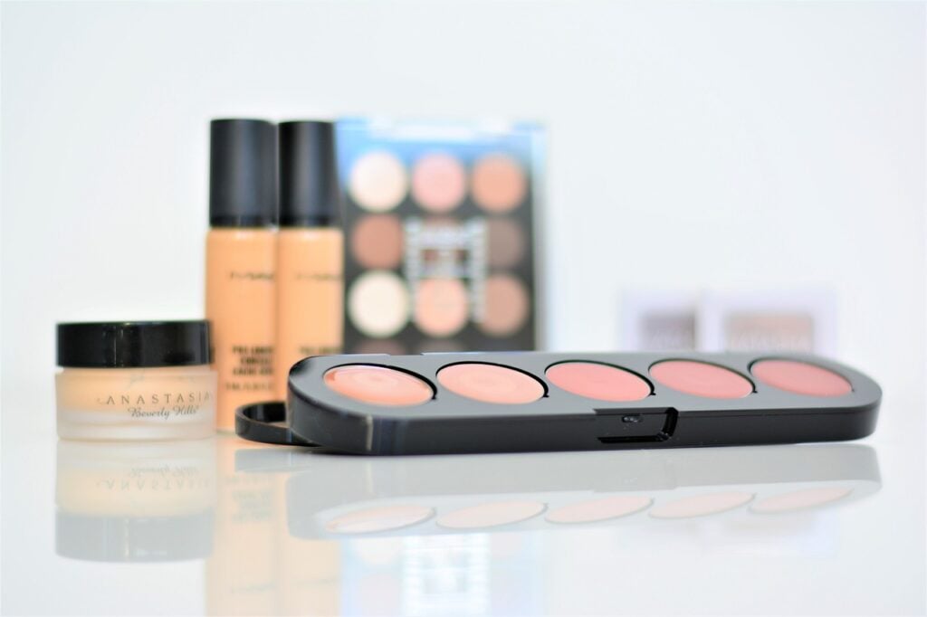 Waarom LOOKFANTASTIC de online beautyboetiek is voor huidverzorging, make-up en meer In de snelle wereld van vandaag, waar beautytrends voortdurend evolueren, is het gemakkelijk om je overweldigd te voelen door de eindeloze beautyopties die online beschikbaar zijn. Maar als het gaat om het vinden van een betrouwbare, alles-in-één beautybestemming, onderscheidt LOOKFANTASTIC zich als de ultieme online beautyboetiek. Met alles van huidverzorging en make-up tot haarverzorging, geuren en gezondheidsproducten, heeft LOOKFANTASTIC de manier waarop beautyliefhebbers winkelen opnieuw gedefinieerd. Of je nu een doorgewinterde huidverzorgingsfanaat bent of een beginner in make-up, deze Britse online retailer heeft voor ieder wat wils, vooral voor beautyliefhebbers in Nederland.