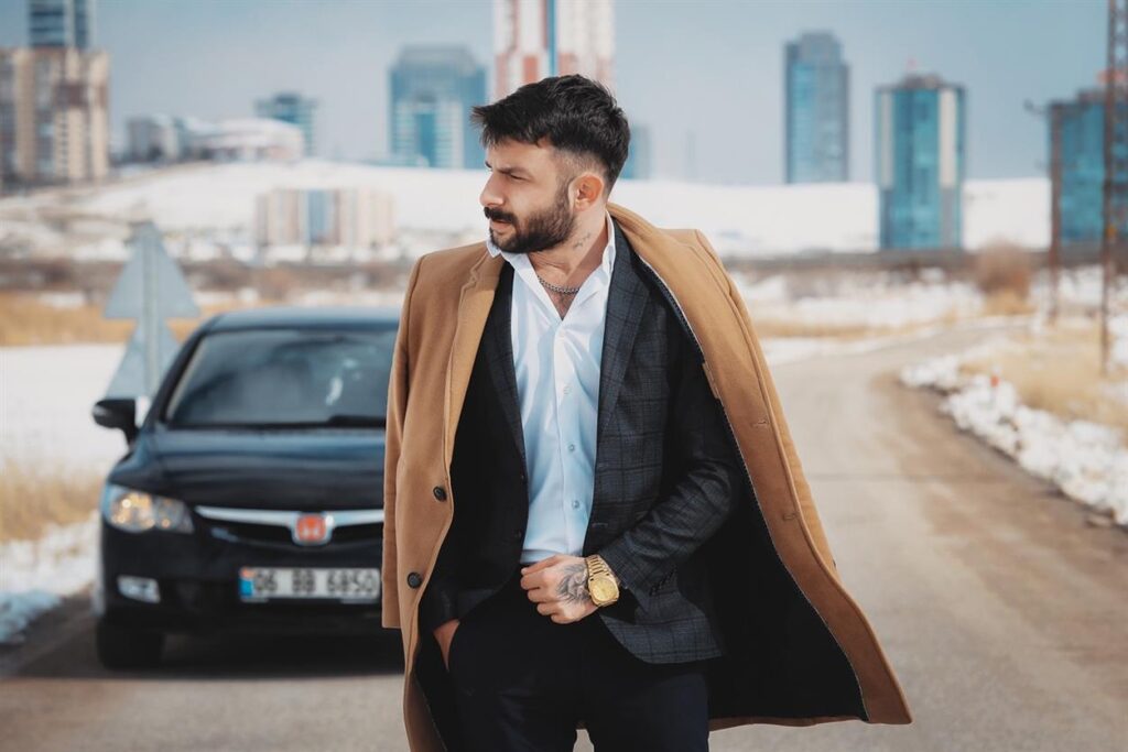 Quando si tratta di curare un guardaroba che fonde alla perfezione raffinatezza e versatilità, L'Uomo e La Donna Boutique è diventato un nome di fiducia nel panorama della moda italiana. Questa stagione, la boutique presenta una squisita selezione di capi da uomo e da donna che promettono di elevare il tuo stile per ogni occasione. Che tu stia cercando capi essenziali senza tempo o pezzi audaci, L'Uomo e La Donna ha quello che fa per te.