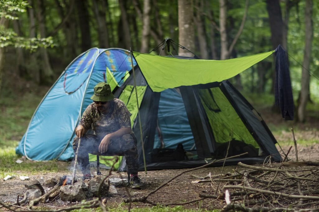 In der heutigen schnelllebigen Welt wächst der Wunsch, in die Natur zu entfliehen, sich von der digitalen Landschaft abzukoppeln und sich wieder mit der freien Natur zu verbinden. Egal, ob Sie ein erfahrener Entdecker oder ein Wochenendabenteurer sind, die richtige Ausrüstung kann den entscheidenden Unterschied für ein reibungsloses, angenehmes Campingerlebnis ausmachen. ECTIVE, eine Marke, die sich als Pionier in Sachen Abenteuerausrüstung etabliert hat, versteht die Bedürfnisse des modernen Campers. Von vielseitigen Zelten bis hin zu kompakten Kochgeräten bietet ECTIVE eine sorgfältig zusammengestellte Produktpalette, die jeden Aspekt des Campingerlebnisses verbessern soll. In diesem Artikel erkunden wir die wichtigsten Produkte von ECTIVE, die jeder moderne Camper einpacken sollte – vom Zelt, in dem Sie schlafen, bis hin zu den Werkzeugen, die Ihnen helfen, auf dem Trail erfolgreich zu sein.