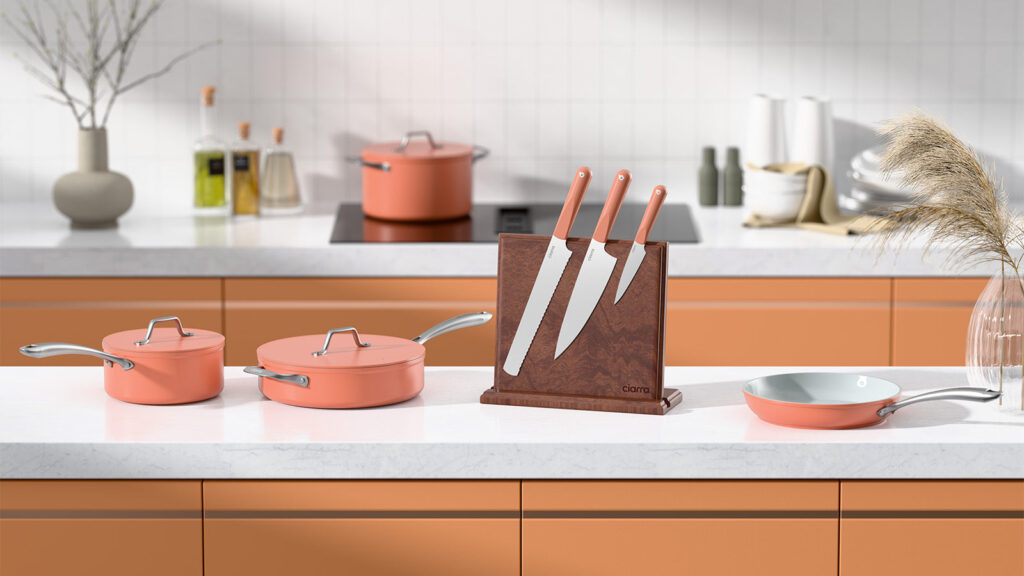 La cuisine moderne est un terrain de jeu pour la créativité culinaire, et chaque chef à domicile mérite des outils qui alimentent sa passion. Ciarra, une marque française leader dans le domaine des appareils de cuisine, est devenue synonyme d'innovation, d'élégance et de fonctionnalité. Que vous prépariez un repas rapide ou un festin gastronomique, les appareils Ciarra sont conçus pour améliorer chaque étape du processus de cuisson. Voici pourquoi les appareils Ciarra sont indispensables pour tout chef à domicile.