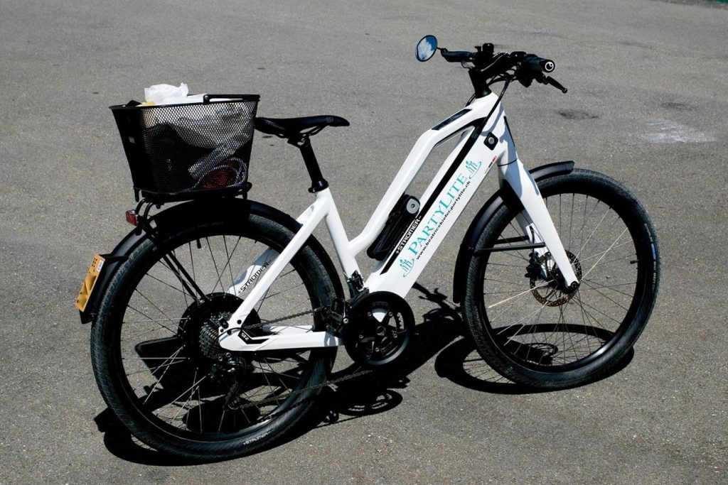 City life is fast, crowded, and constantly moving — which means the way we get around it needs to evolve. DYU electric bikes offer a fresh solution for modern urban commuters in the UK who are ready to ditch traffic jams, unreliable trains, and expensive fuel. With sleek designs, smart tech, and portability in mind, DYU has carved a niche in the growing market of e-mobility. This article explores why these compact electric bikes are becoming a top choice for navigating the urban jungle.