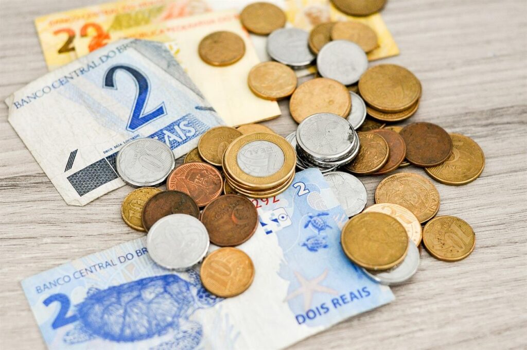 Prenez le contrôle de vos finances avec Woolsocks : votre outil ultime de gestion financière La gestion des finances personnelles est un défi pour beaucoup d’entre nous. Entre les dépenses quotidiennes, les économies à mettre de côté et la planification de projets futurs, il n’est pas toujours facile de garder le cap. C'est là que Woolsocks, l'application financière intelligente, entre en jeu. Conçu pour simplifier et optimiser la gestion de votre argent, Woolsocks devient rapidement un partenaire indispensable pour tous ceux qui souhaitent prendre le contrôle total de leurs finances.Que vous soyez un jeune actif, une famille qui gère son budget, ou même un entrepreneur, Woolsocks vous offre les outils et la simplicité nécessaire pour vous organiser, économiser et atteindre vos objectifs financiers en toute confiance.
