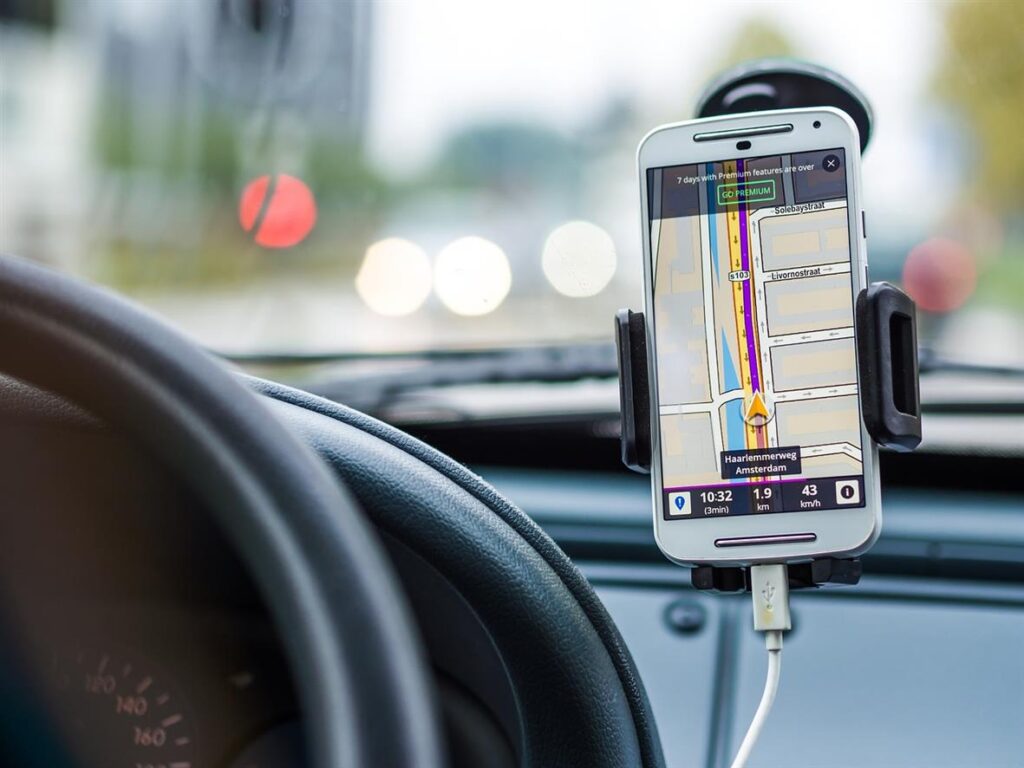 Een gids voor ouders over One2track: uw kinderen veilig houden met GPS-technologie Als ouders staat de veiligheid en het welzijn van onze kinderen altijd voorop. Of ze nu naar school lopen, bij een vriendje spelen of naar een naschoolse activiteit gaan, het bijhouden van hun verblijfplaats kan een uitdaging zijn. One2track, een Nederlands merk, biedt een praktische en betrouwbare oplossing voor dit probleem met zijn innovatieve assortiment GPS-horloges die zijn ontworpen voor kinderen. Deze slimme apparaten bieden realtime tracking, communicatiefuncties en noodmeldingen, waardoor ze een essentieel hulpmiddel zijn voor modern ouderschap.In deze gids onderzoeken we hoe One2track GPS-horloges werken en waarom ze een game-changer zijn voor het veilig houden van kinderen.