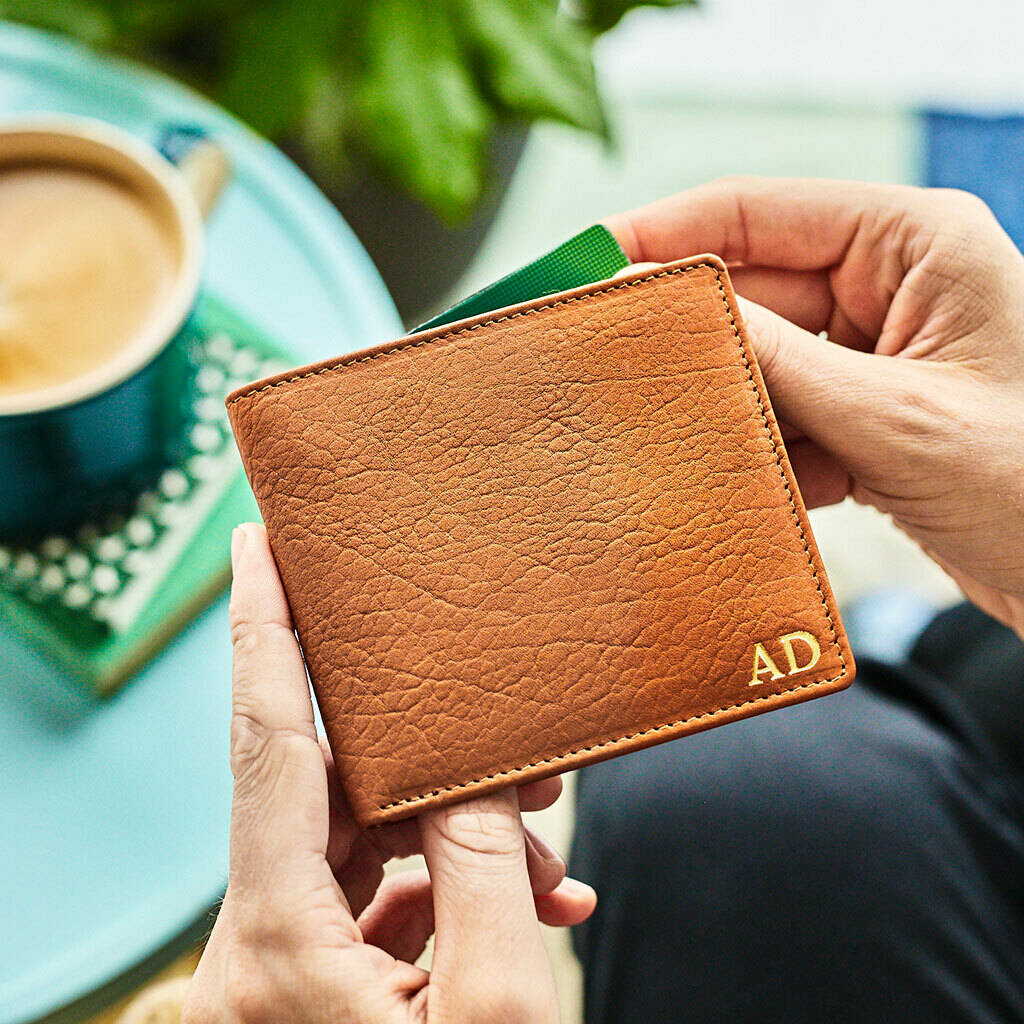 The Timeless Elegance of the Classic Leather Personalised Wallet – A Perfect Gift for Every Gentleman
