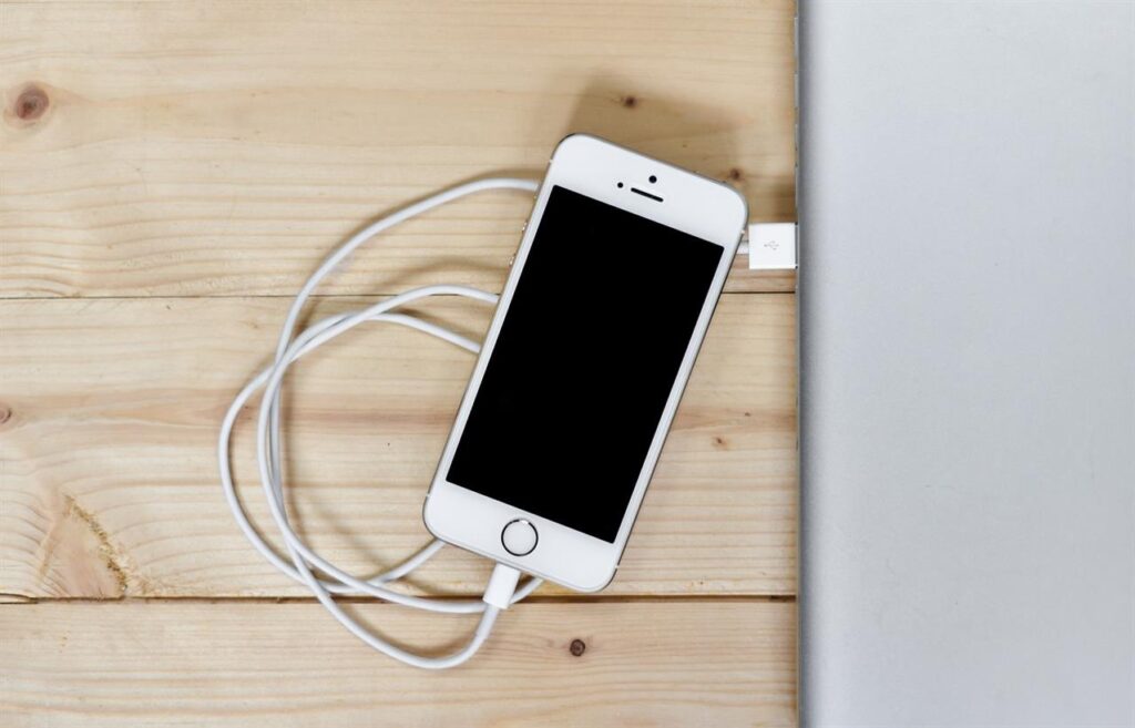 ANKER Unplugged: The Rise of a Consumer Electronics Innovator In the rapidly evolving landscape of consumer electronics, few brands have managed to carve out a distinct identity quite like ANKER. Established in 2011, this US-based company has redefined what consumers expect from their charging solutions and portable power devices. Through a blend of innovation, quality, and customer-centric design, ANKER has risen from a startup to a household name in just over a decade.