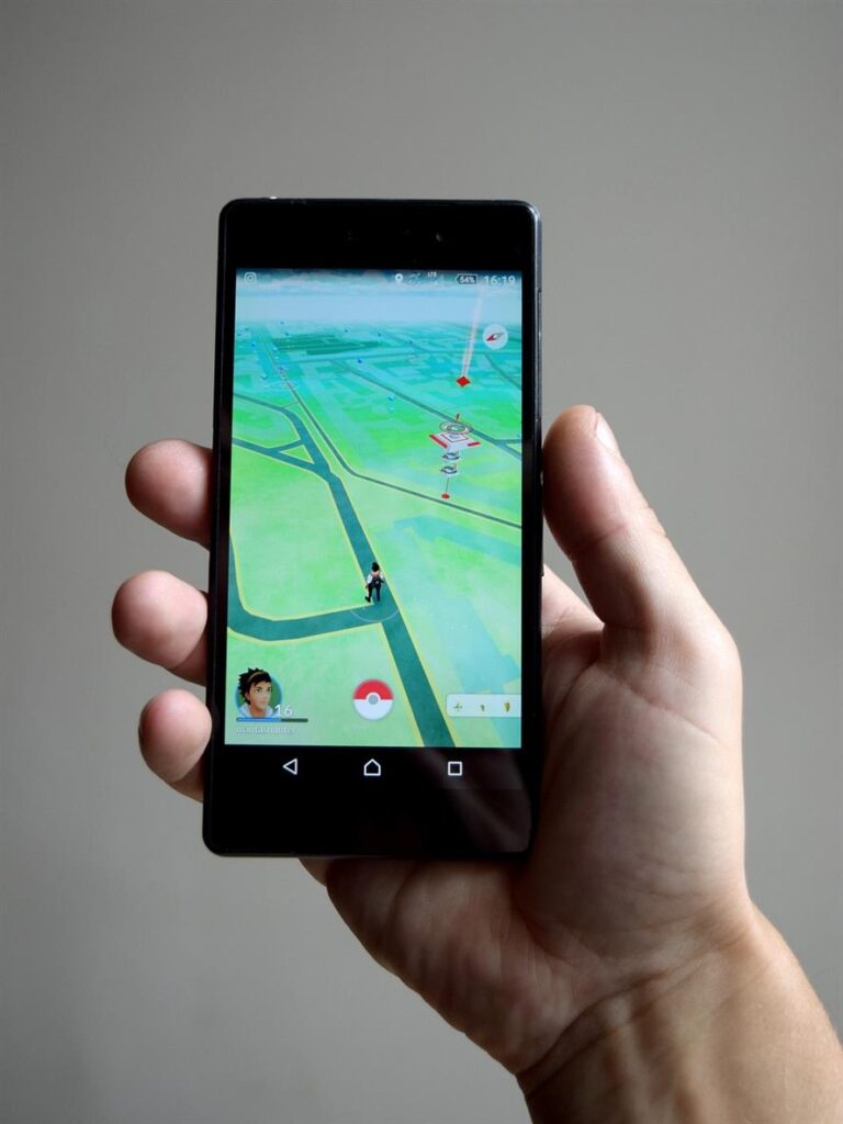 Hoe One2track GPS-horloges de veiligheid van kinderen verbeteren met slimme trackingoplossingen Als ouder is het waarborgen van de veiligheid van uw kind een topprioriteit, vooral in de snelle wereld van vandaag. Of uw kind nu naar school gaat, naschoolse activiteiten bijwoont of tijd doorbrengt met vrienden, contact houden met hen kan een uitdaging zijn. One2track, een merk uit Nederland, heeft een innovatieve oplossing ontwikkeld om dit probleem aan te pakken met zijn assortiment GPS-horloges die speciaal zijn ontworpen voor kinderen. Deze slimme trackingapparaten helpen ouders niet alleen de locatie van hun kind te bewaken, maar bieden ook essentiële communicatiefuncties, waardoor ze een krachtig hulpmiddel zijn om de veiligheid van kinderen te verbeteren.