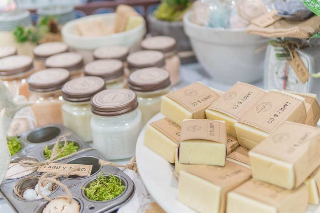Rivoluzionare la cura della pelle: l’impegno di SENSO NATURALE per prodotti sostenibili e biologici Nel vivace mondo della bellezza e della cura della pelle, SENSO NATURALE è emerso come una forza rivoluzionaria, impegnata a offrire soluzioni sostenibili e organiche che soddisfano il crescente desiderio dei consumatori moderni di prodotti ecologici e attenti alla salute. Questo marchio italiano ha rapidamente guadagnato consensi per il suo costante impegno verso la sostenibilità, l'artigianato e l'uso di ingredienti puri e biologici. Questo articolo approfondisce il modo in cui SENSO NATURALE sta rivoluzionando il settore della cura della pelle con la sua dedizione alla creazione di prodotti di alta qualità e rispettosi dell'ambiente.