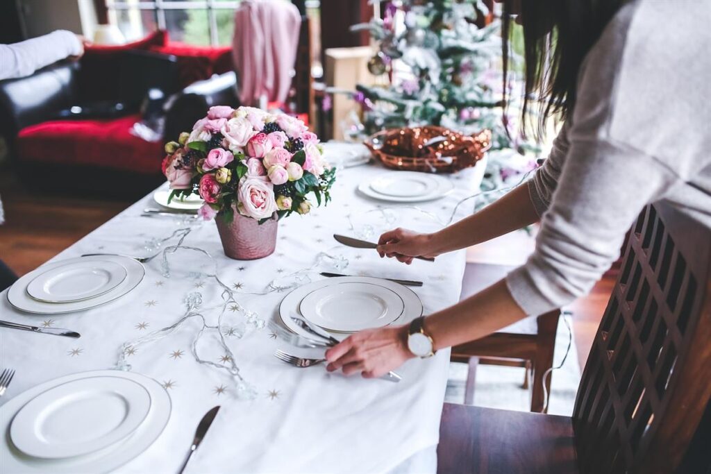 Tafelzeilonline.com’s gids voor het kiezen van het perfecte tafelkleed voor elke gelegenheid Een goed gekozen tafelkleed kan uw eetruimte transformeren en de toon zetten voor alles, van informele familiediners tot formele vieringen. Of u nu een feestmaaltijd, een tuinfeest of een alledaags diner voorbereidt, het juiste tafelkleed voegt zowel bescherming als stijl toe aan uw tafel. Met zoveel beschikbare opties kan het vinden van het perfecte tafelkleed voor uw behoeften ontmoedigend lijken. Dat is waar Tafelzeilonline.com, een Nederlands merk dat gespecialiseerd is in veelzijdige en stijlvolle tafelkleden, om de hoek komt kijken. Deze gids leidt u door alles wat u moet overwegen bij het kiezen van het perfecte tafelkleed voor elke gelegenheid.