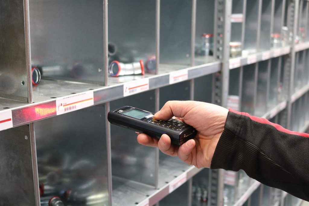 Wereldwijd bereik, lokale impact: de reis van 3DMakerpro van Shenzhen naar de wereld Van de techhubs van Shenzhen tot creatieve studio's in Amsterdam en daarbuiten, 3DMakerpro is uitgegroeid tot een wereldleider in de wereld van toegankelijk 3D-scannen. Met innovatie als kern en inclusiviteit in de missie, is dit baanbrekende merk uitgegroeid van een lokale startup tot een internationale kracht die ontwerpers, ingenieurs, docenten en hobbyisten over de hele wereld ondersteunt. In Nederland, waar design, innovatie en duurzaamheid samenkomen, vindt 3DMakerpro's visie diepe weerklank. Zo weerspiegelt de reis van het bedrijf van China's hardwarehoofdstad naar de handen van Nederlandse makers het nieuwe gezicht van wereldwijde technologie: samenwerkend, schaalbaar en communitygedreven.