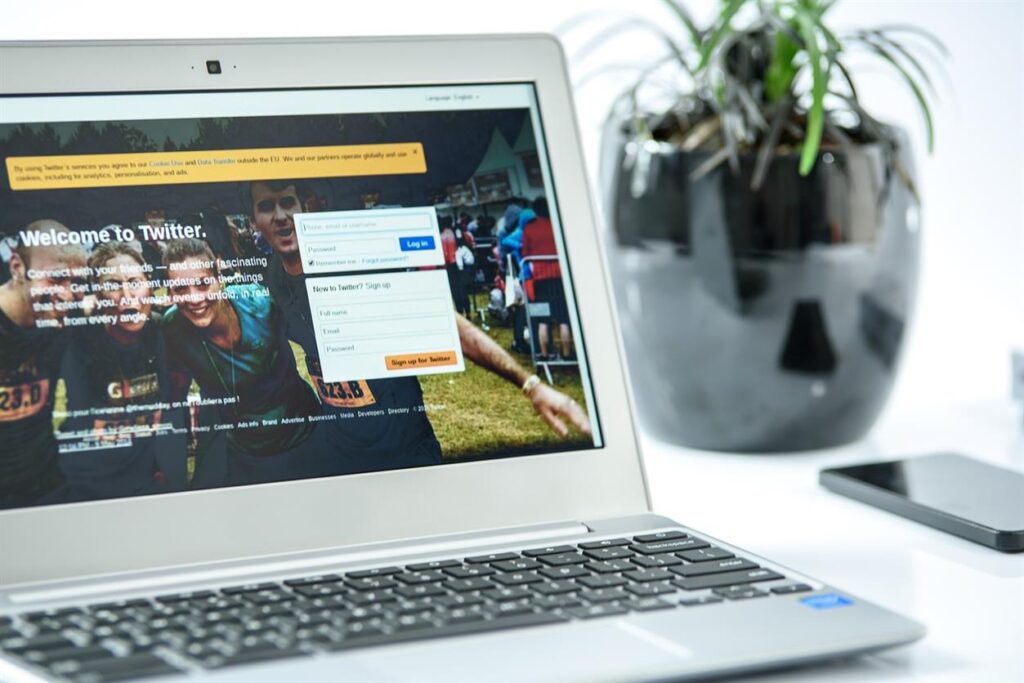nazwa.pl: Zwiększanie możliwości przedsiębiorstw dzięki najnowocześniejszym rozwiązaniom i wsparciu online W szybko zmieniającej się erze cyfrowej posiadanie solidnej obecności w Internecie ma kluczowe znaczenie dla sukcesu biznesowego. W Polsce nazwa.pl ugruntowała swoją pozycję czołowego dostawcy najnowocześniejszych rozwiązań online i kompleksowego wsparcia, pomagając firmom każdej wielkości prosperować w cyfrowym krajobrazie. Dzięki zaangażowaniu w innowacyjność, niezawodność i usługi zorientowane na klienta, nazwa.pl umożliwia firmom skuteczne i skuteczne osiąganie swoich celów w Internecie.