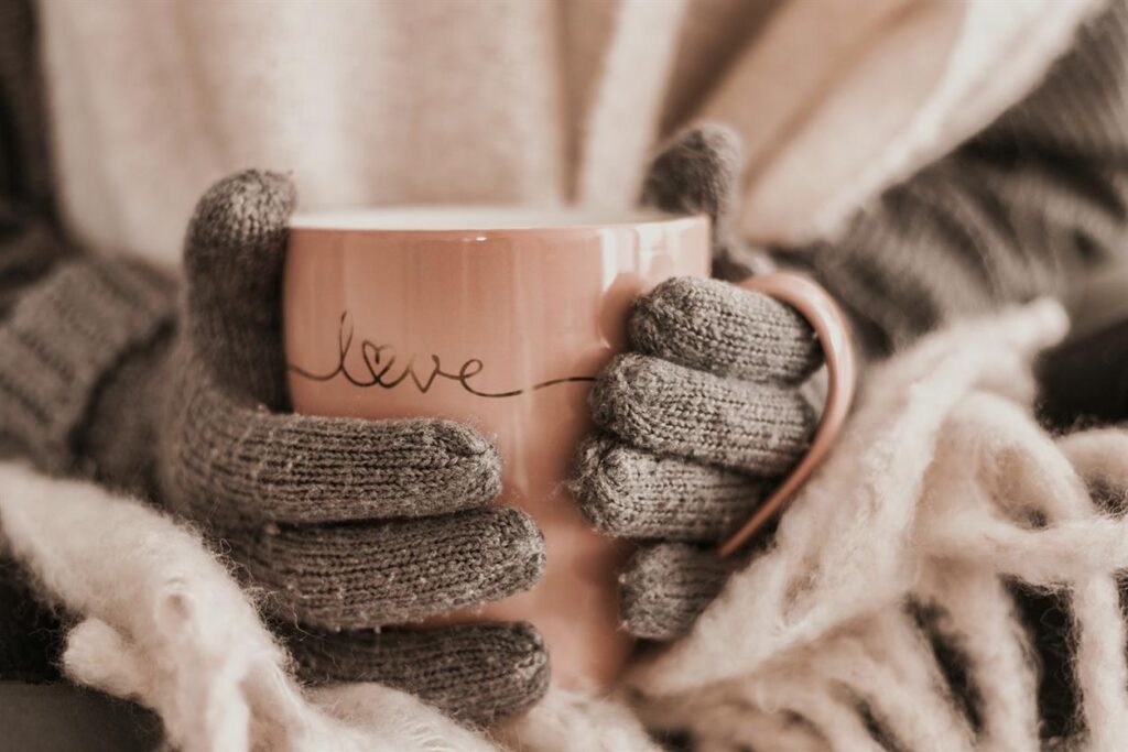 Stay Cozy Everywhere: Exploring Heat Holders’ Range of Thermal Products As temperatures drop and winter winds bite, staying warm becomes a top priority. For over a decade, Heat Holders, a UK-based brand, has been a trusted name in thermal wear, offering an impressive range of products designed to keep you cozy no matter where you are. From their iconic thermal socks to home essentials like blankets, Heat Holders ensures warmth is always within reach.